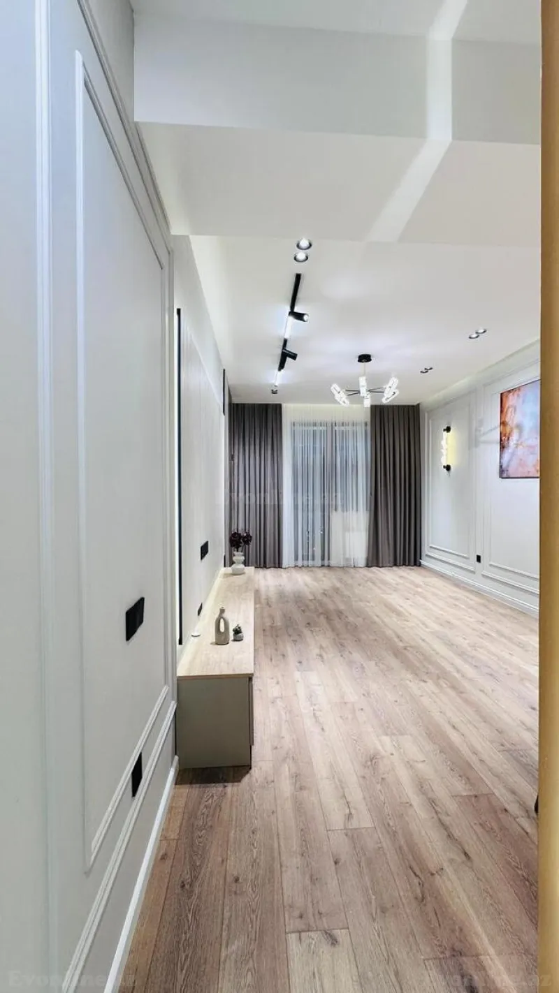3 otaqlı Mənzil 75 m² Xətai r. Satılır