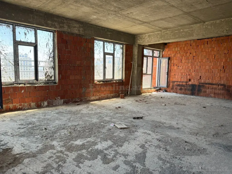 3 otaqlı Mənzil 145 m² 28 May m. Satılır