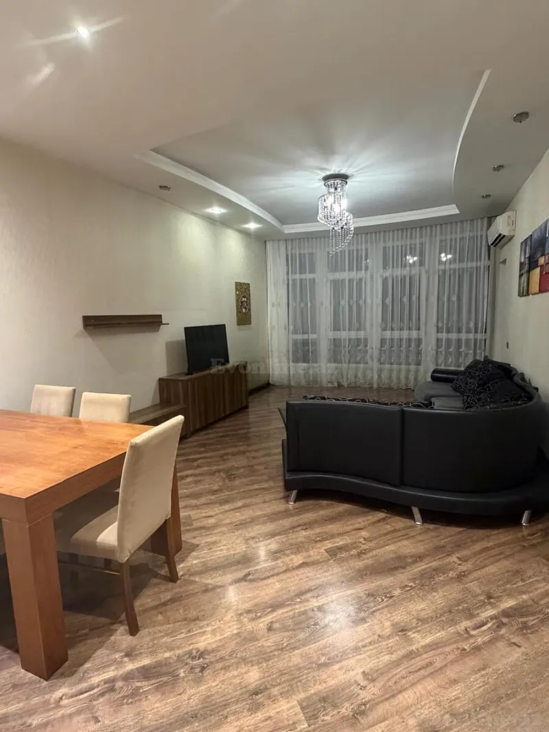 2 otaqlı Mənzil 90 m² Xətai r. Kirayə verilir