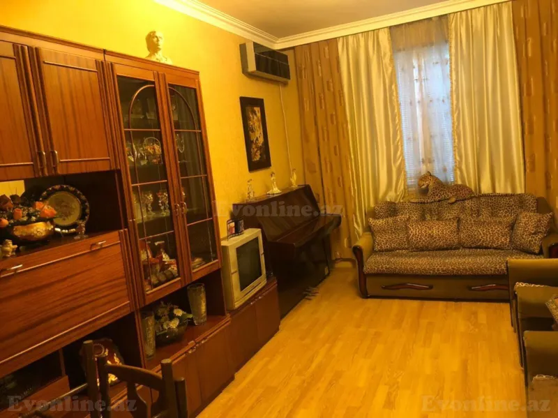 Satılır 3 otaqlı Mənzil Köhnə tikili 70 m² Memar Əcəmi m. - şəkil 2