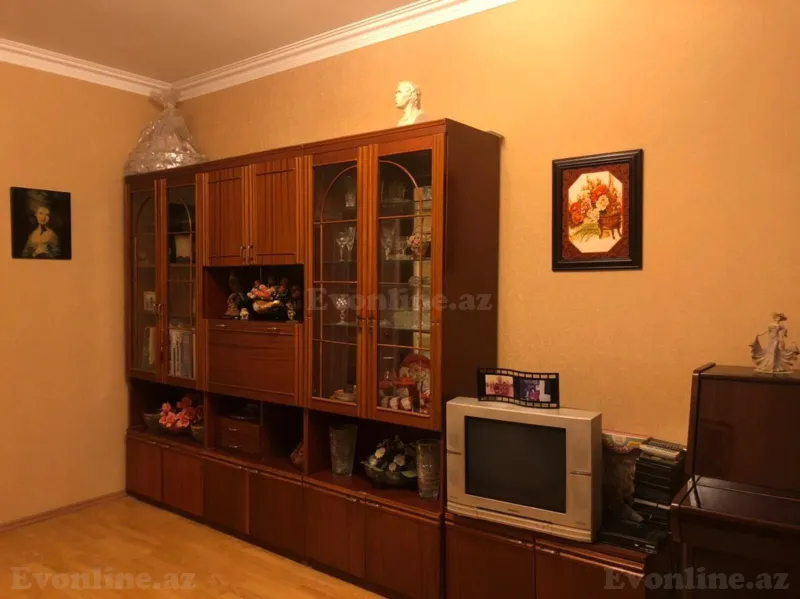 Satılır 3 otaqlı Mənzil Köhnə tikili 70 m² Memar Əcəmi m. - şəkil 3