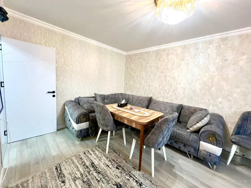 Satılır 2 otaqlı Mənzil Köhnə tikili 55 m² Koroğlu m. - şəkil 2