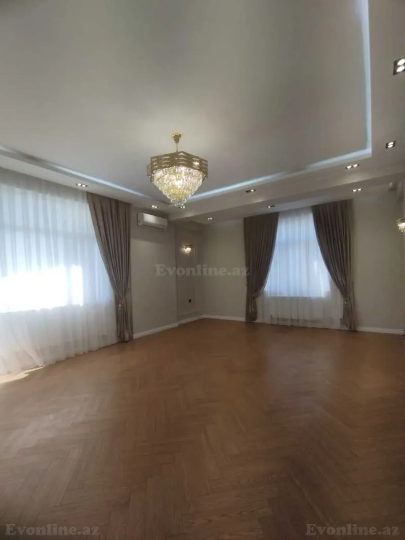 3 otaqlı Mənzil 132 m² 28 May m. Satılır