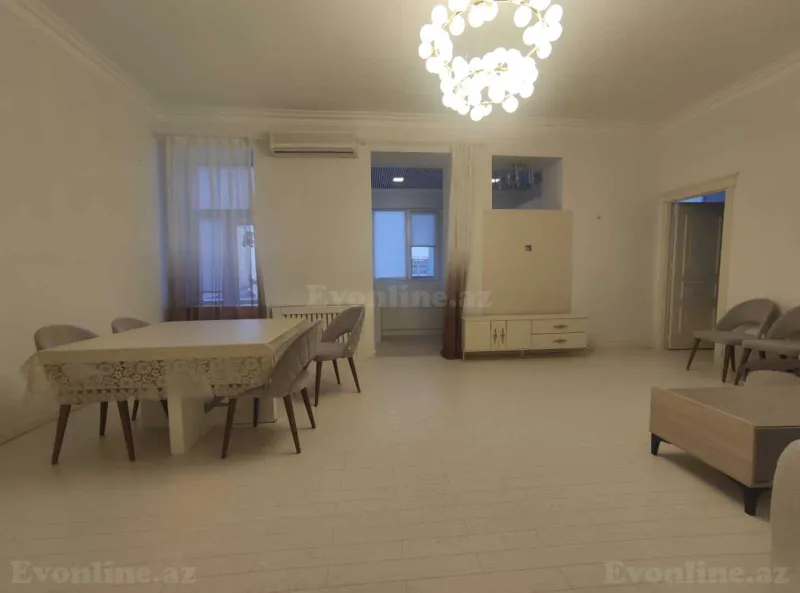 Satılır 3 otaqlı Mənzil Köhnə tikili 97 m² Nizami m.