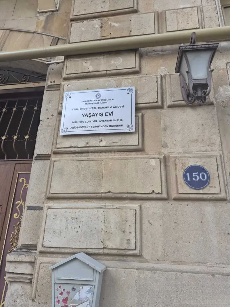 Satılır 4 otaqlı Mənzil Köhnə tikili 90 m² Sahil m. - şəkil 2