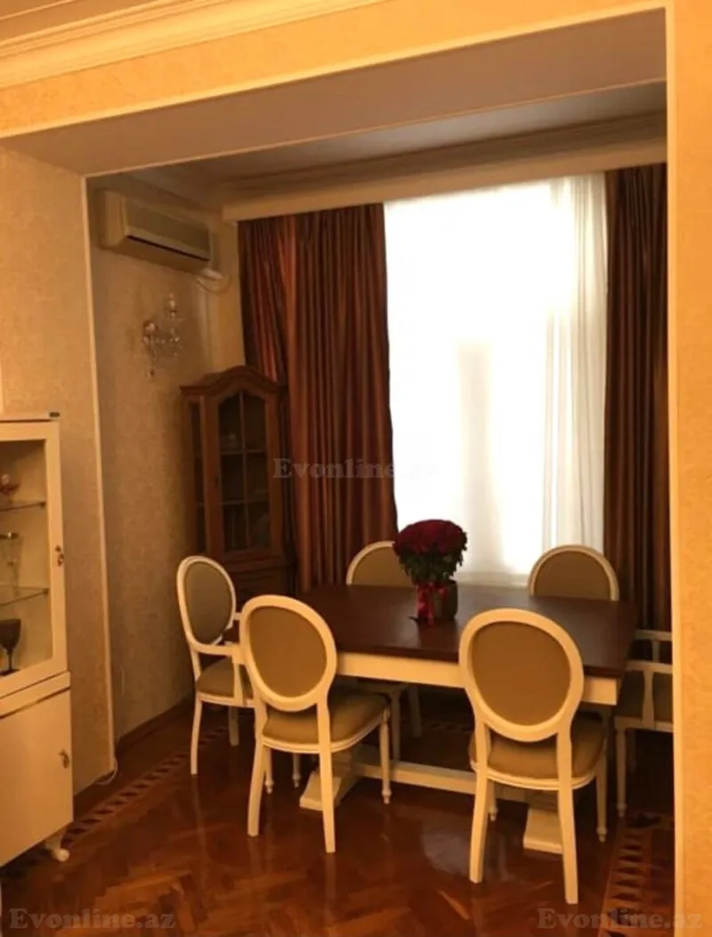 3 otaqlı Mənzil 100 m² 28 May m. Satılır