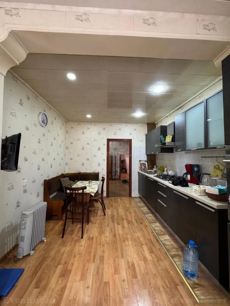 Satılır 4 otaqlı Mənzil Köhnə tikili 100 m² Əhmədli m. - şəkil 2