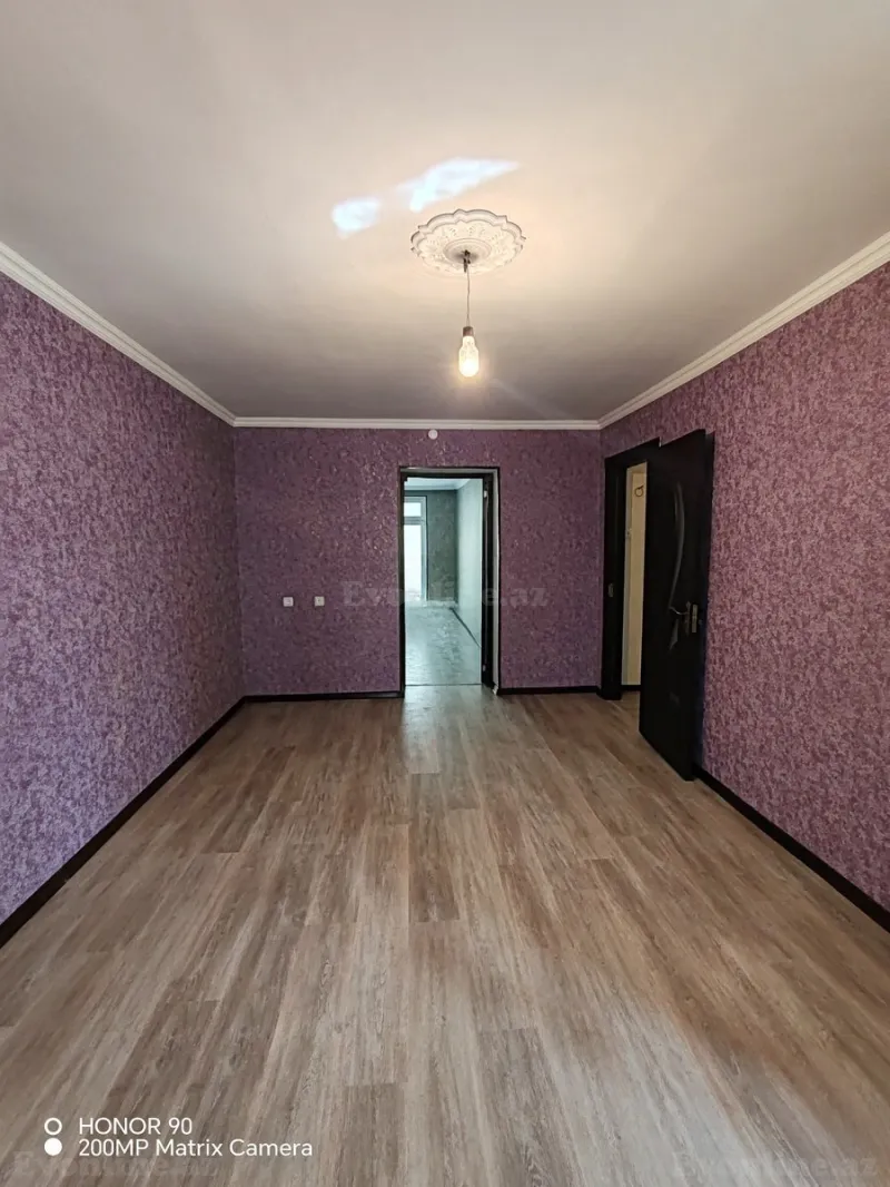 2 otaqlı Mənzil 90 m² İnşaatçılar m. Satılır