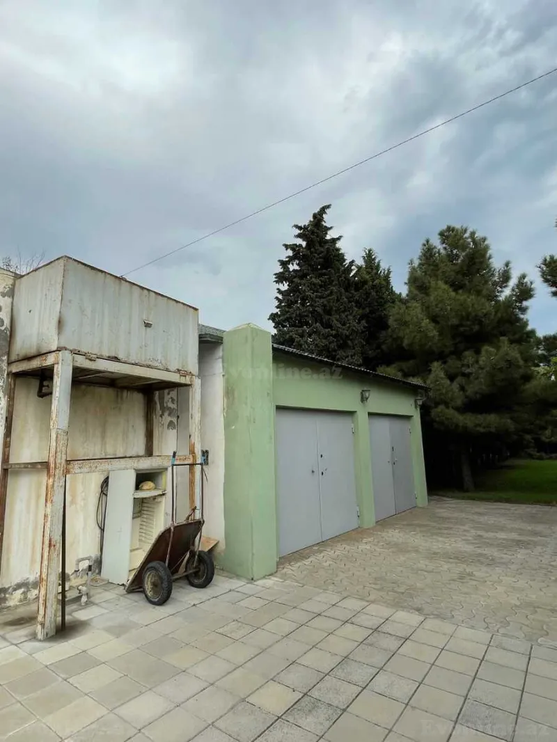 9 otaqlı Həyət evi 390 m² Binəqədi r. Satılır