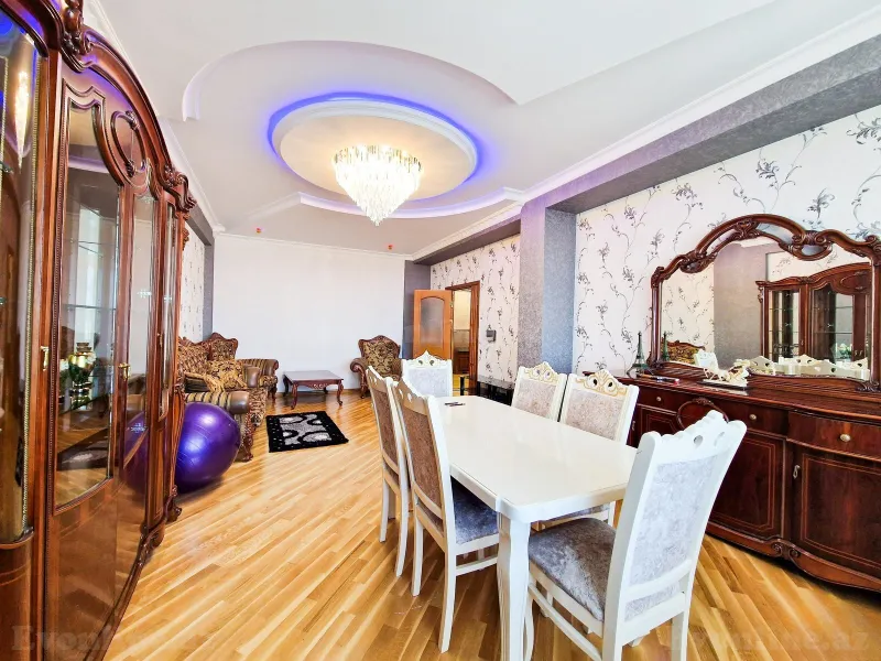 3 otaqlı Mənzil 120 m² Neftçilər m. Kirayə verilir