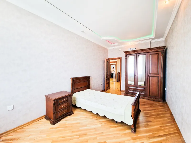 Kirayə verilir 3 otaqlı Mənzil Yeni tikili 120 m² Neftçilər m. - şəkil 6