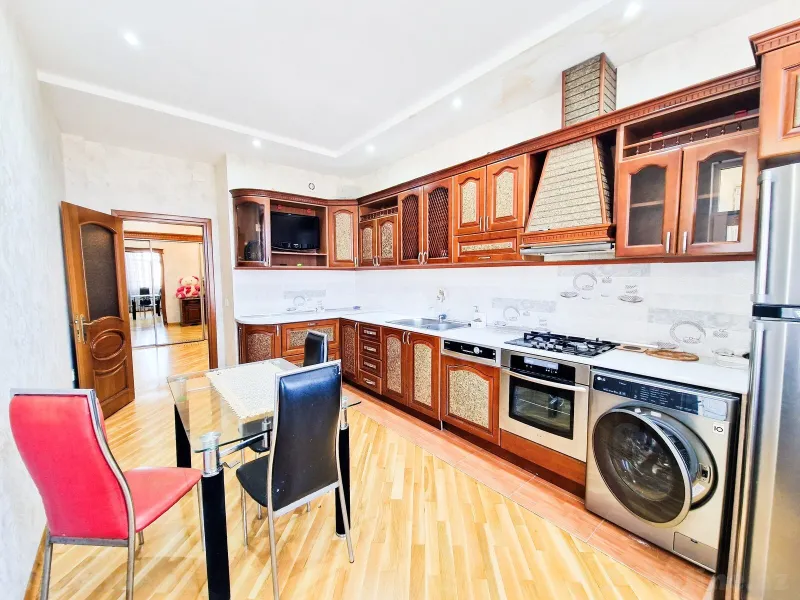 Kirayə verilir 3 otaqlı Mənzil Yeni tikili 120 m² Neftçilər m. - şəkil 10