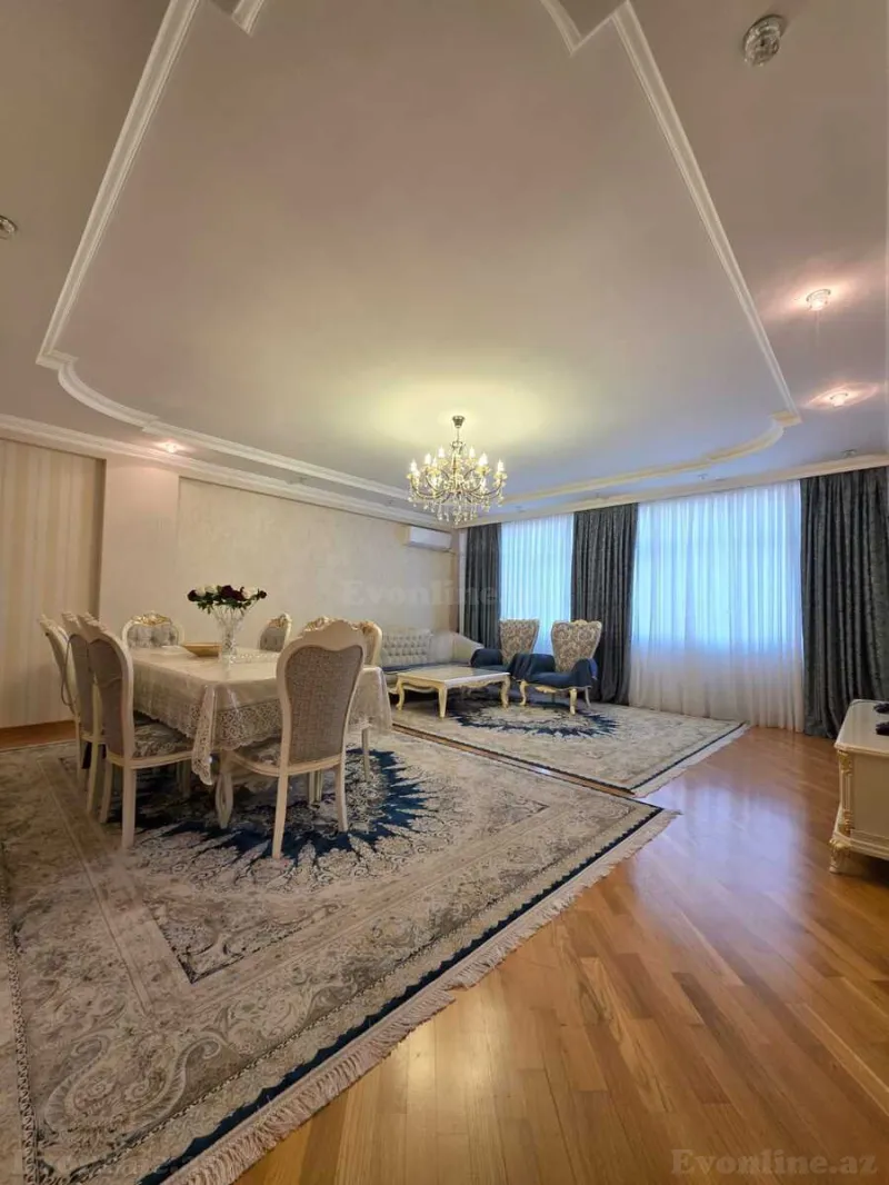 4 otaqlı Mənzil 130 m² İnşaatçılar m. Satılır