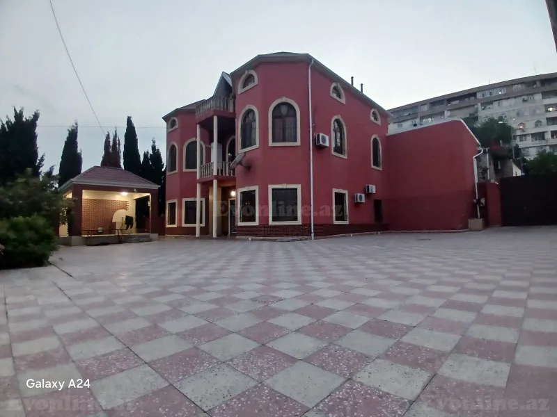 6 otaqlı Həyət evi 256 m² Xətai r. Satılır