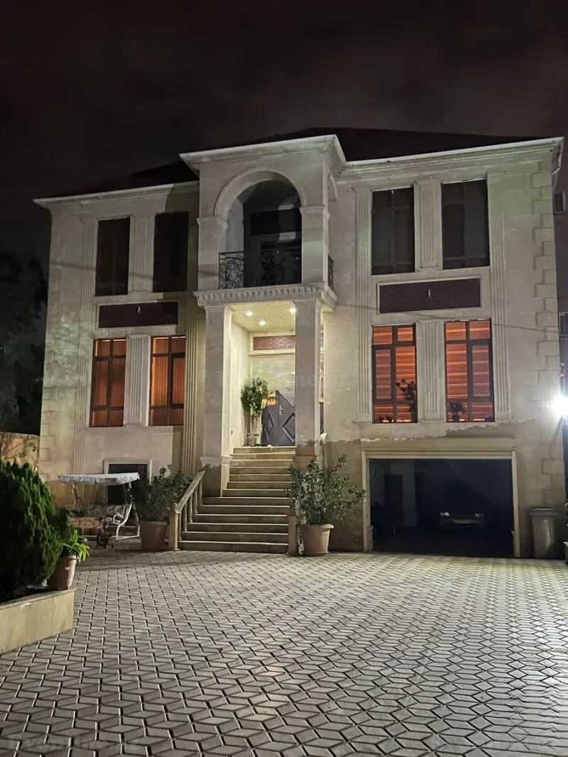 7 otaqlı Həyət evi 298 m² Azadlıq prospekti m. Satılır