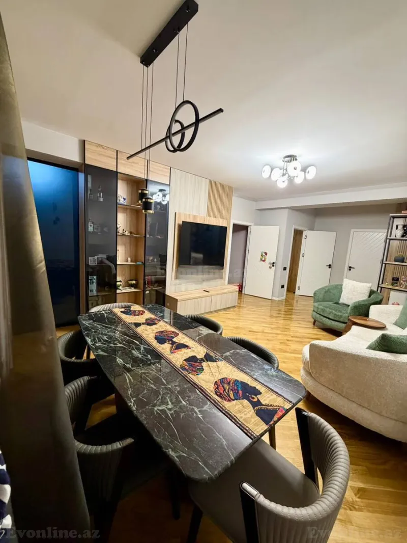 3 otaqlı Mənzil 90 m² İnşaatçılar m. Satılır
