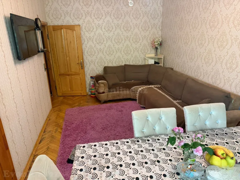 Satılır 2 otaqlı Mənzil Köhnə tikili 42 m² Memar Əcəmi m.