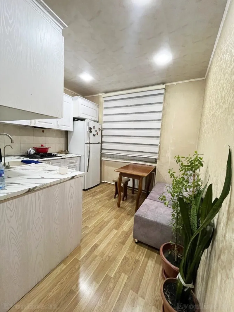 Satılır 2 otaqlı Mənzil Köhnə tikili 70 m² İnşaatçılar m. - şəkil 6