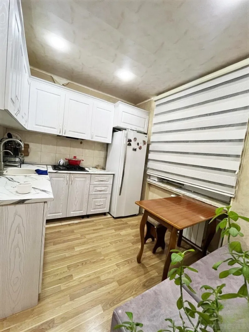 Satılır 2 otaqlı Mənzil Köhnə tikili 70 m² İnşaatçılar m. - şəkil 8