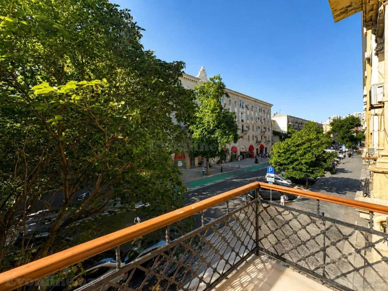 Satılır 4 otaqlı Mənzil Köhnə tikili 120 m² Sahil m. - şəkil 17