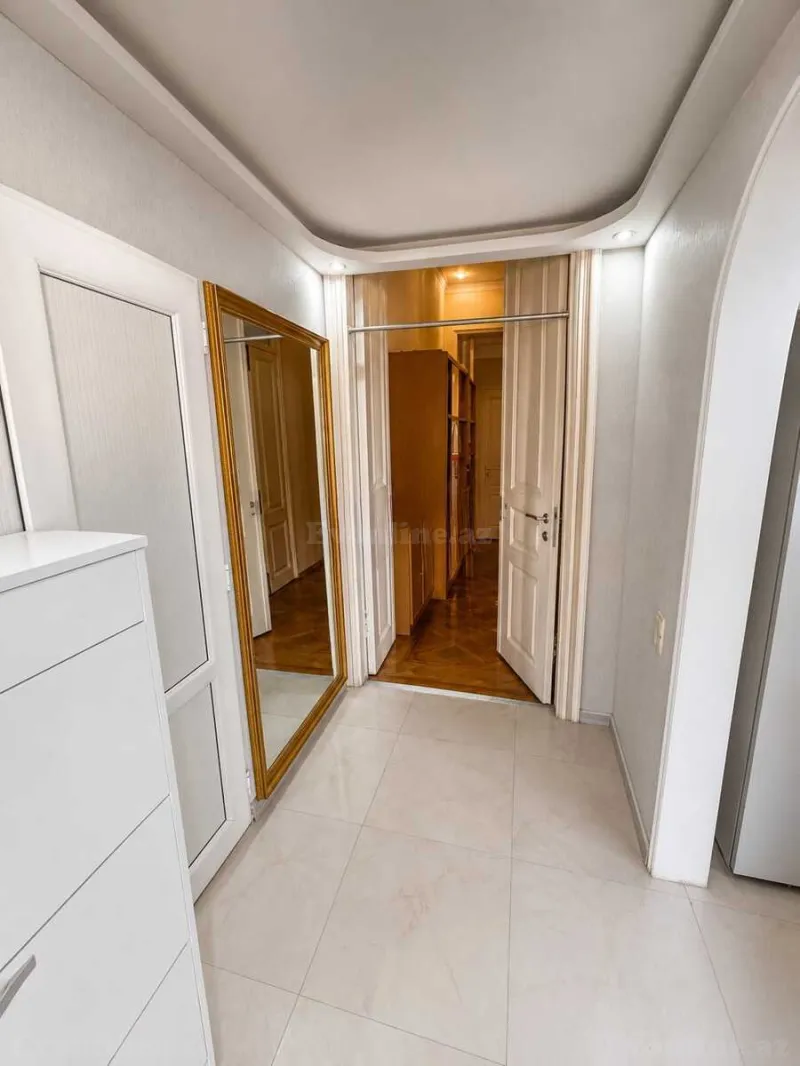Satılır 4 otaqlı Mənzil Köhnə tikili 120 m² Sahil m. - şəkil 25