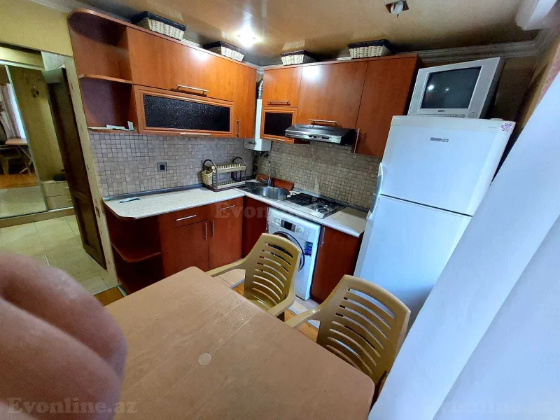 Kirayə verilir 1 otaqlı Mənzil Köhnə tikili 40 m² Elmlər Akademiyası m. - şəkil 3