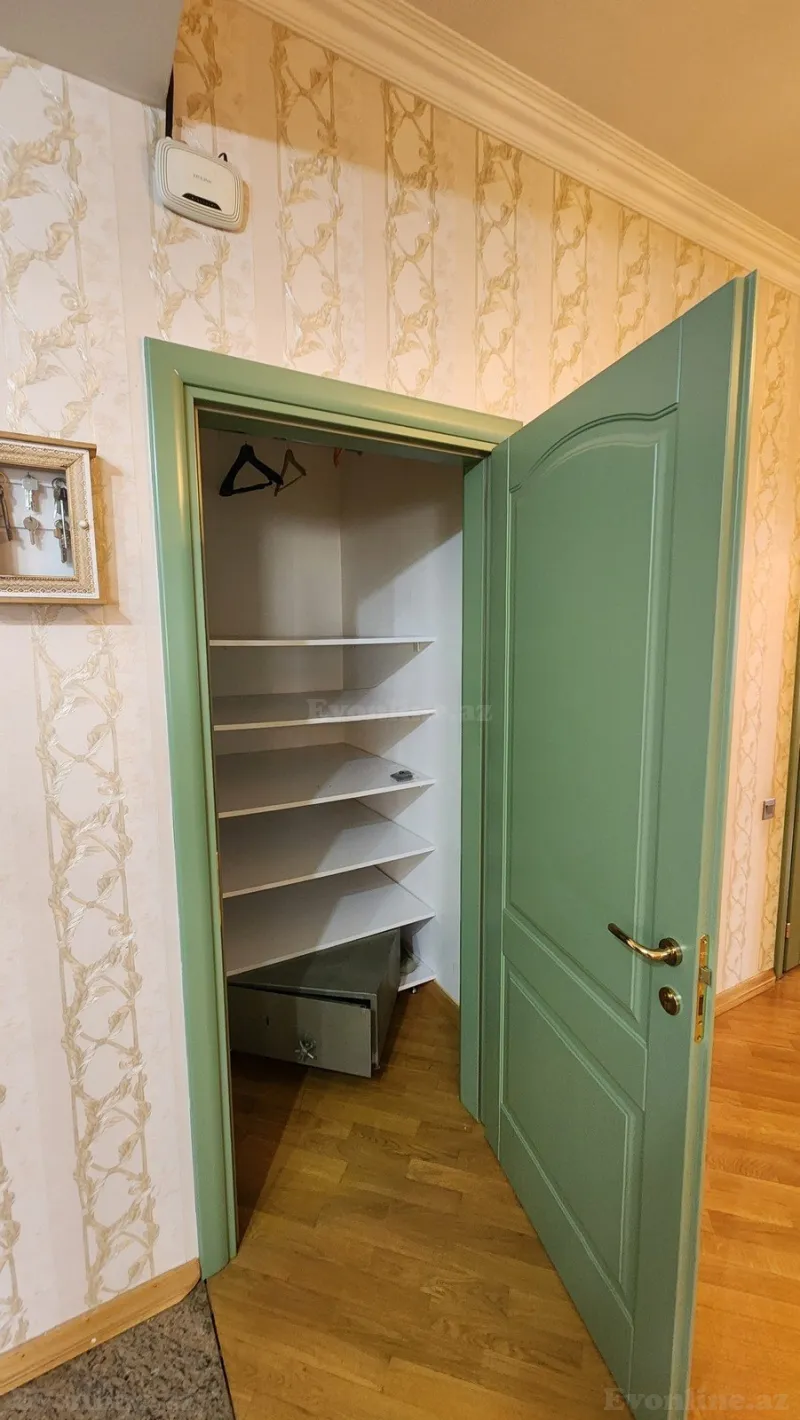 Kirayə verilir 3 otaqlı Mənzil Yeni tikili 220 m² Gənclik m. - şəkil 18