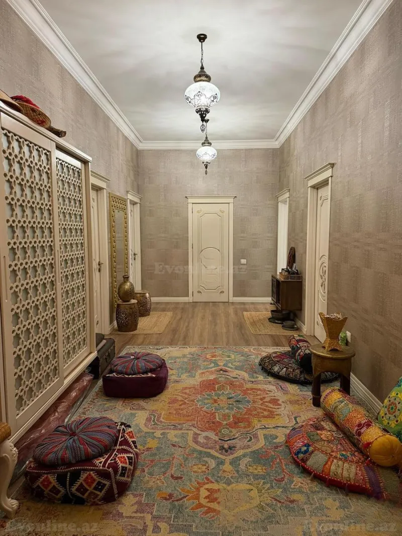 4 otaqlı Mənzil 154 m² İnşaatçılar m. Satılır
