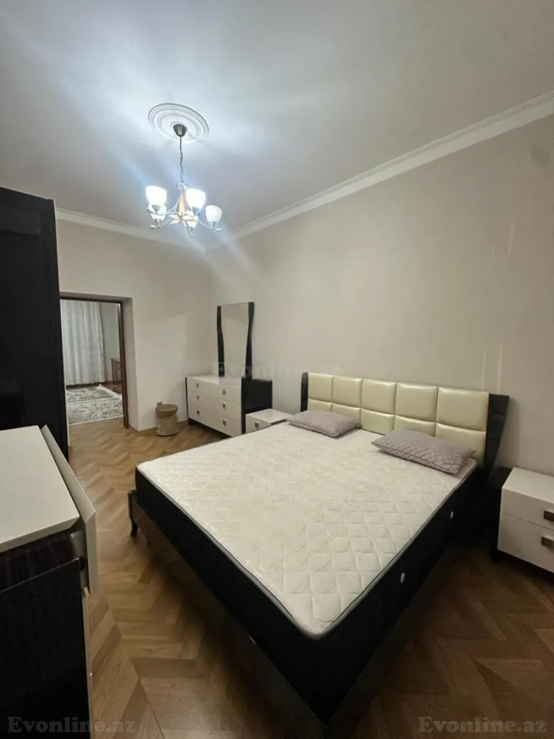 Satılır 3 otaqlı Mənzil Köhnə tikili 93 m² Nəsimi r. - şəkil 3