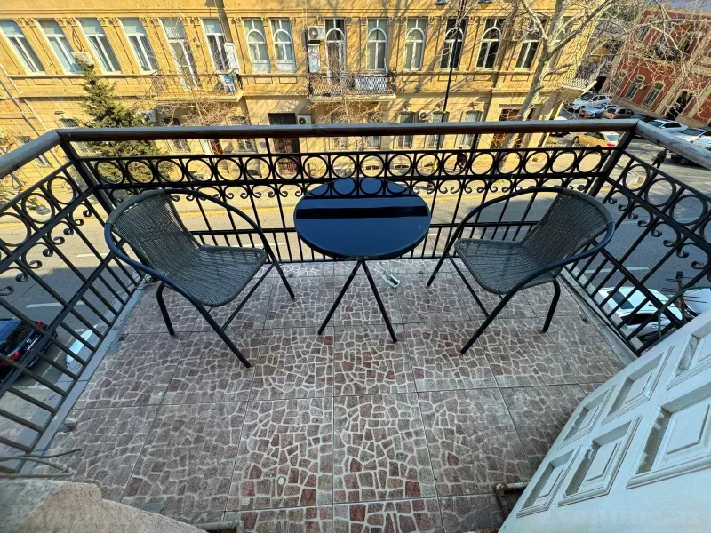 Satılır 3 otaqlı Mənzil Köhnə tikili 90 m² Səbail r. - şəkil 4