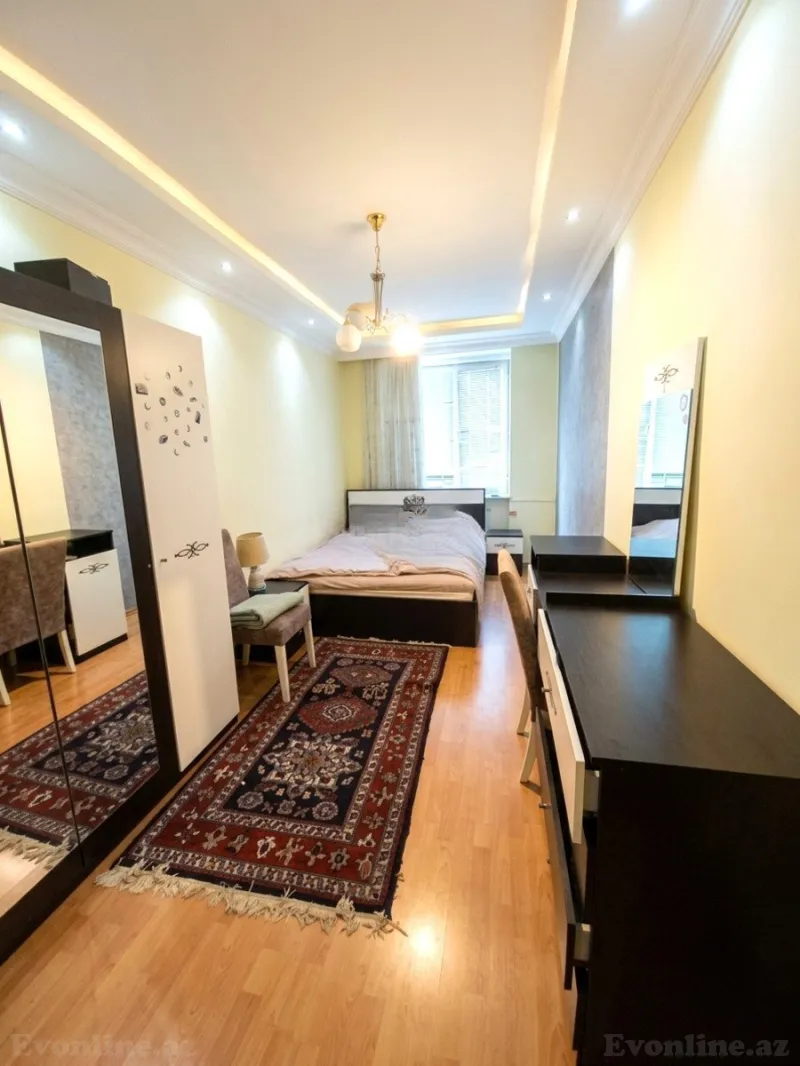 Satılır 3 otaqlı Mənzil Köhnə tikili 78 m² 8 Noyabr m. - şəkil 2
