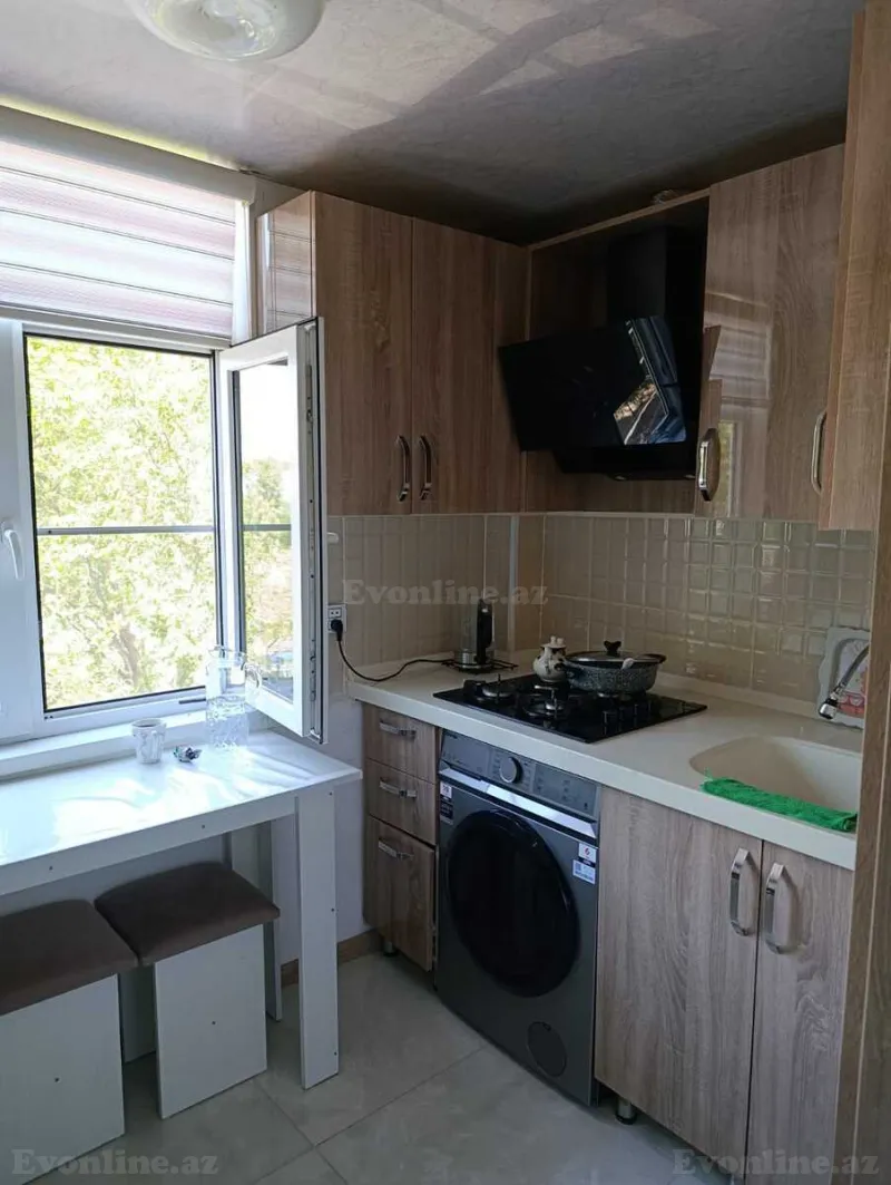 Satılır 3 otaqlı Mənzil Köhnə tikili 73 m² Sumqayıt