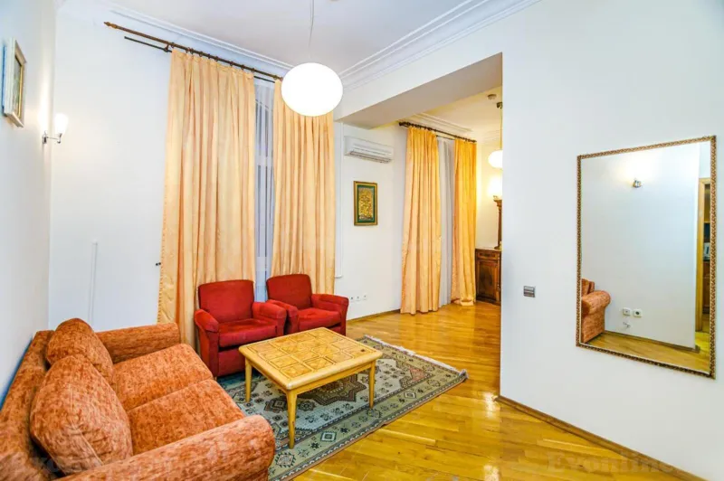 2 otaqlı Mənzil 45 m² Sahil m. Kirayə verilir