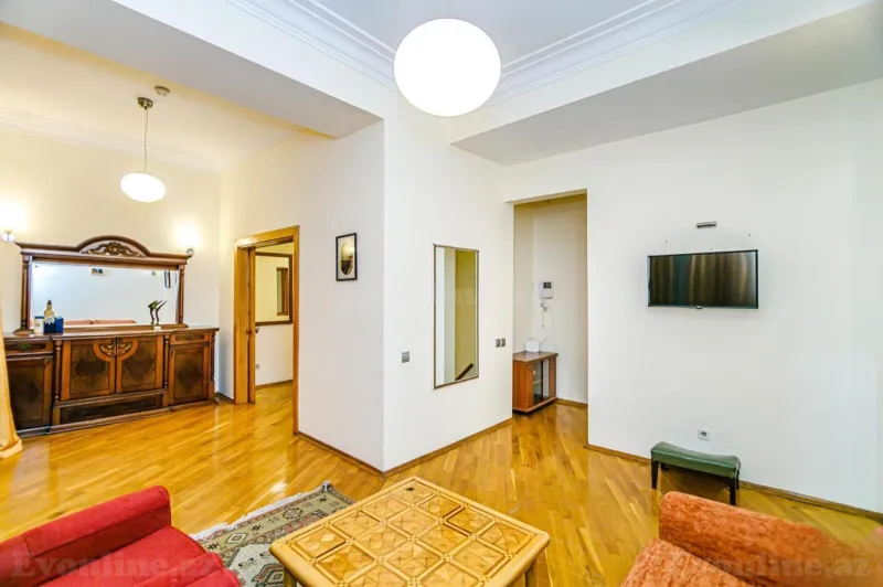 Kirayə verilir 2 otaqlı Mənzil Köhnə tikili 45 m² Sahil m. - şəkil 2
