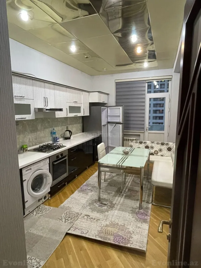 3 otaqlı Mənzil 137 m² İnşaatçılar m. Kirayə verilir