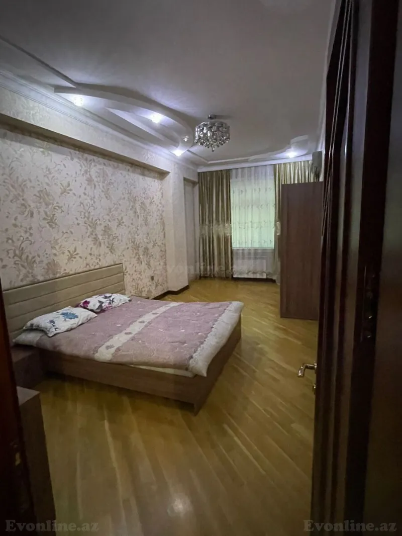 Kirayə verilir 3 otaqlı Mənzil Yeni tikili 137 m² İnşaatçılar m. - şəkil 2