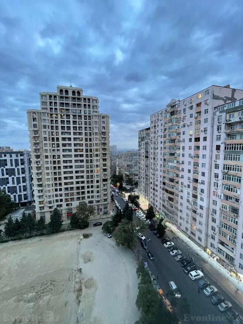 Kirayə verilir 3 otaqlı Mənzil Yeni tikili 137 m² İnşaatçılar m. - şəkil 9