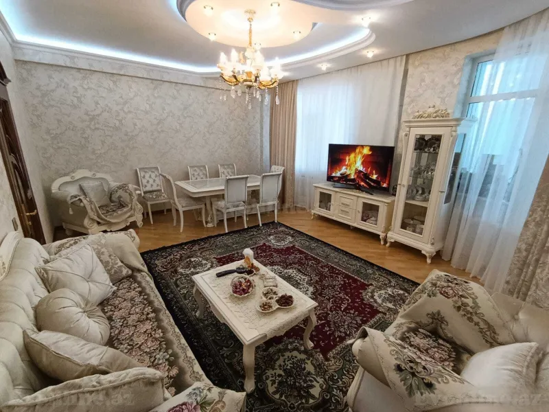 4 otaqlı Mənzil 145 m² İnşaatçılar m. Satılır