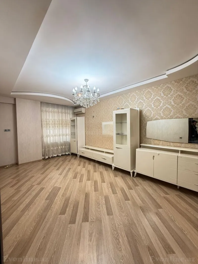 2 otaqlı Mənzil 78 m² İnşaatçılar m. Satılır