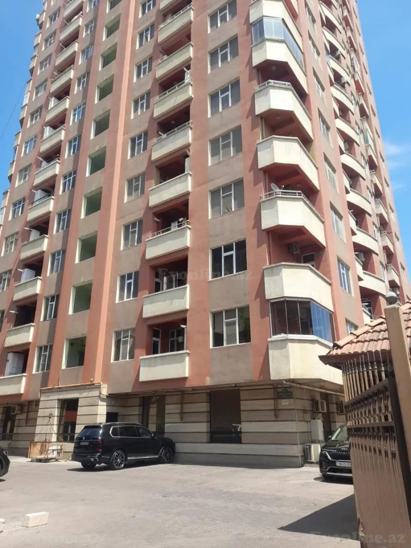 4 otaqlı Mənzil 175 m² İnşaatçılar m. Satılır