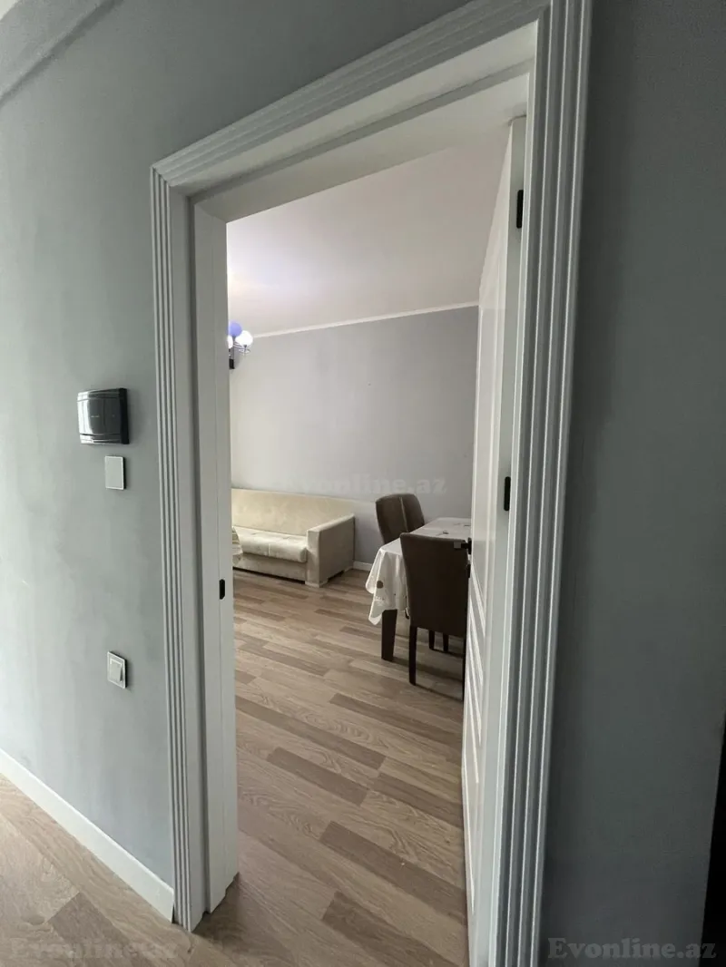 Satılır 2 otaqlı Mənzil Köhnə tikili 65 m² İnşaatçılar m. - şəkil 3