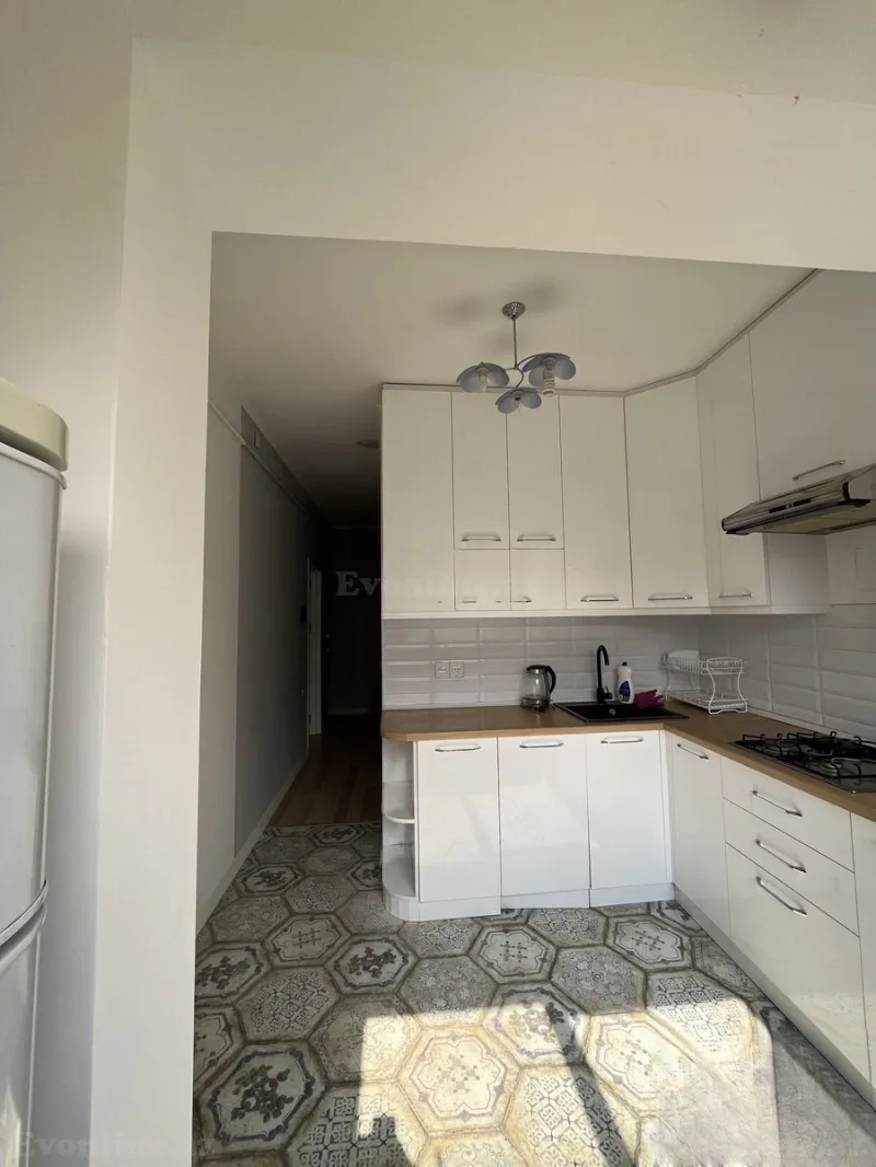Satılır 2 otaqlı Mənzil Köhnə tikili 65 m² İnşaatçılar m. - şəkil 9
