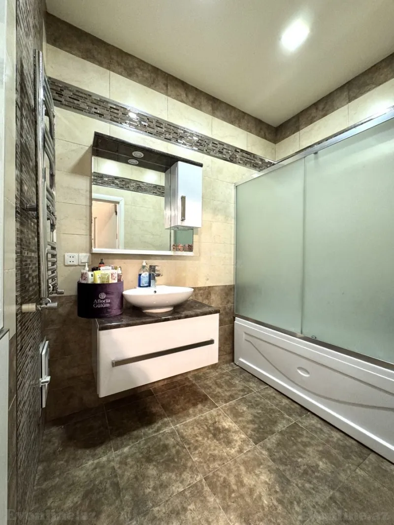 Satılır 4 otaqlı Mənzil Yeni tikili 138 m² Həzi Aslanov m. - şəkil 14