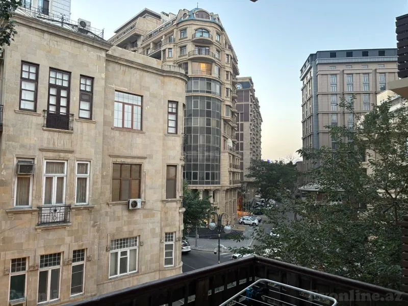 Kirayə verilir 2 otaqlı Mənzil Köhnə tikili 42 m² Səbail r.