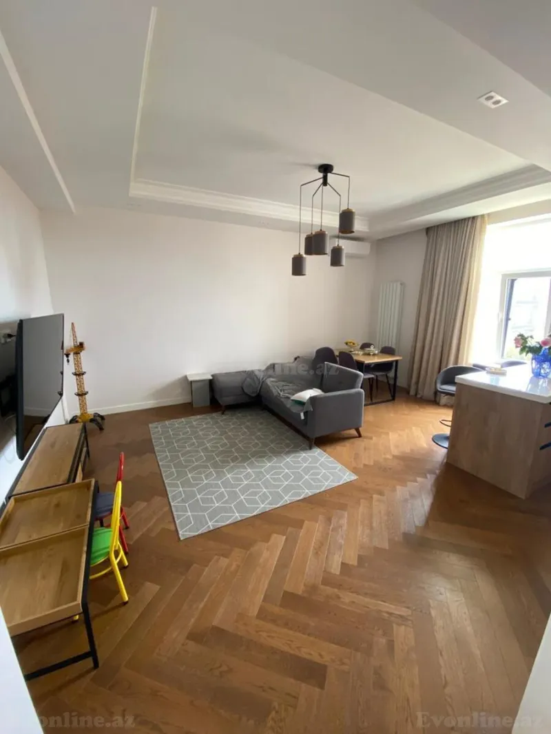 3 otaqlı Mənzil 130 m² Xətai r. Kirayə verilir