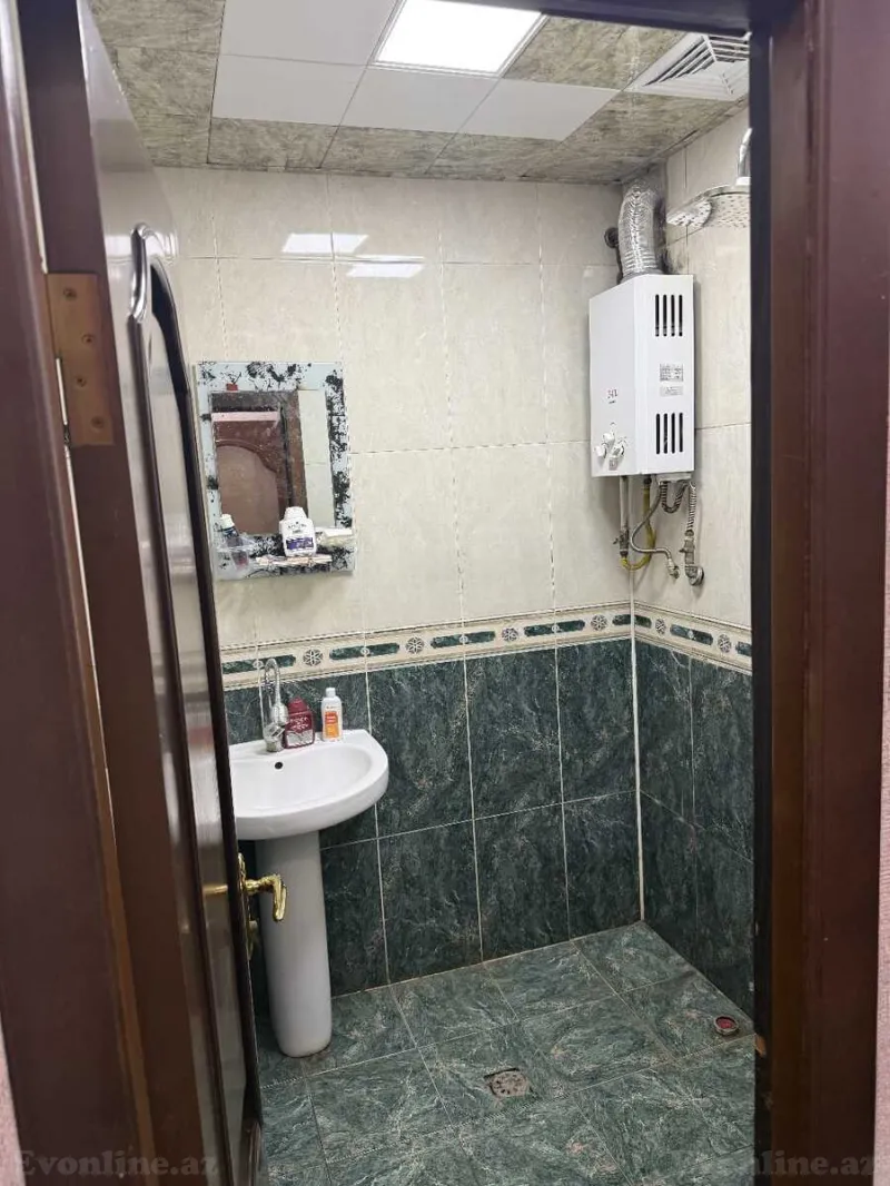 Satılır 2 otaqlı Mənzil Köhnə tikili 55 m² 20 Yanvar m. - şəkil 16