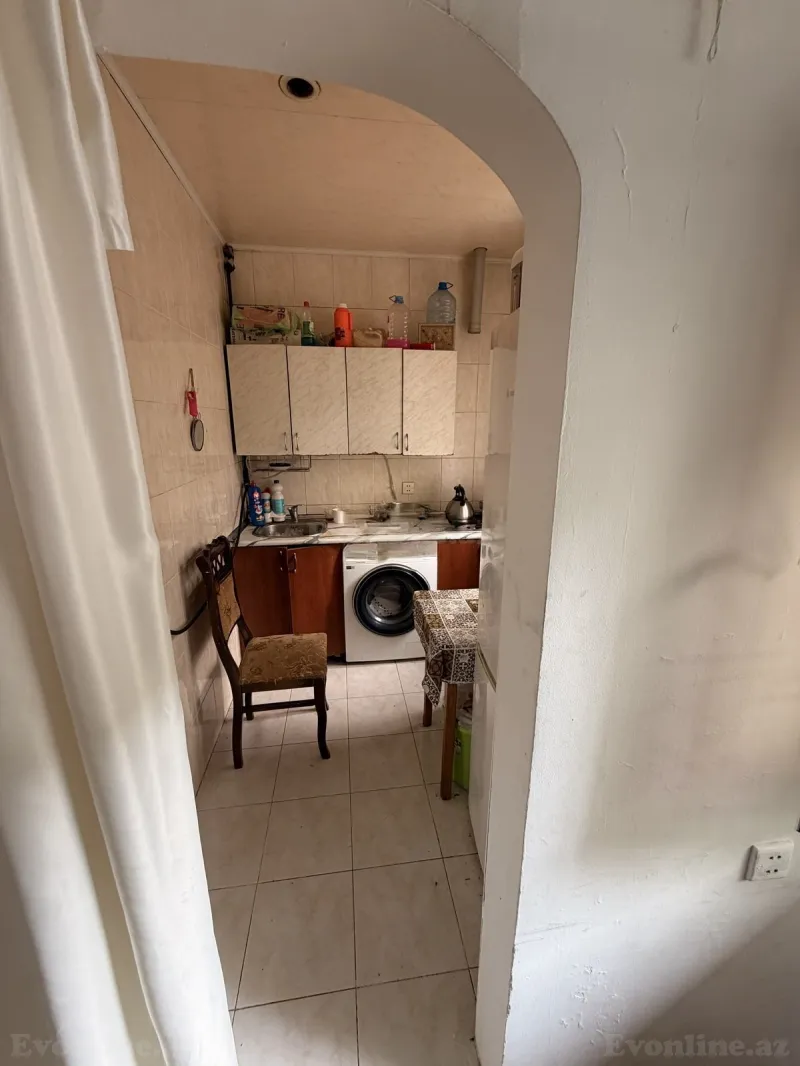 Satılır 2 otaqlı Mənzil Köhnə tikili 41.3 m² Memar Əcəmi m. - şəkil 4