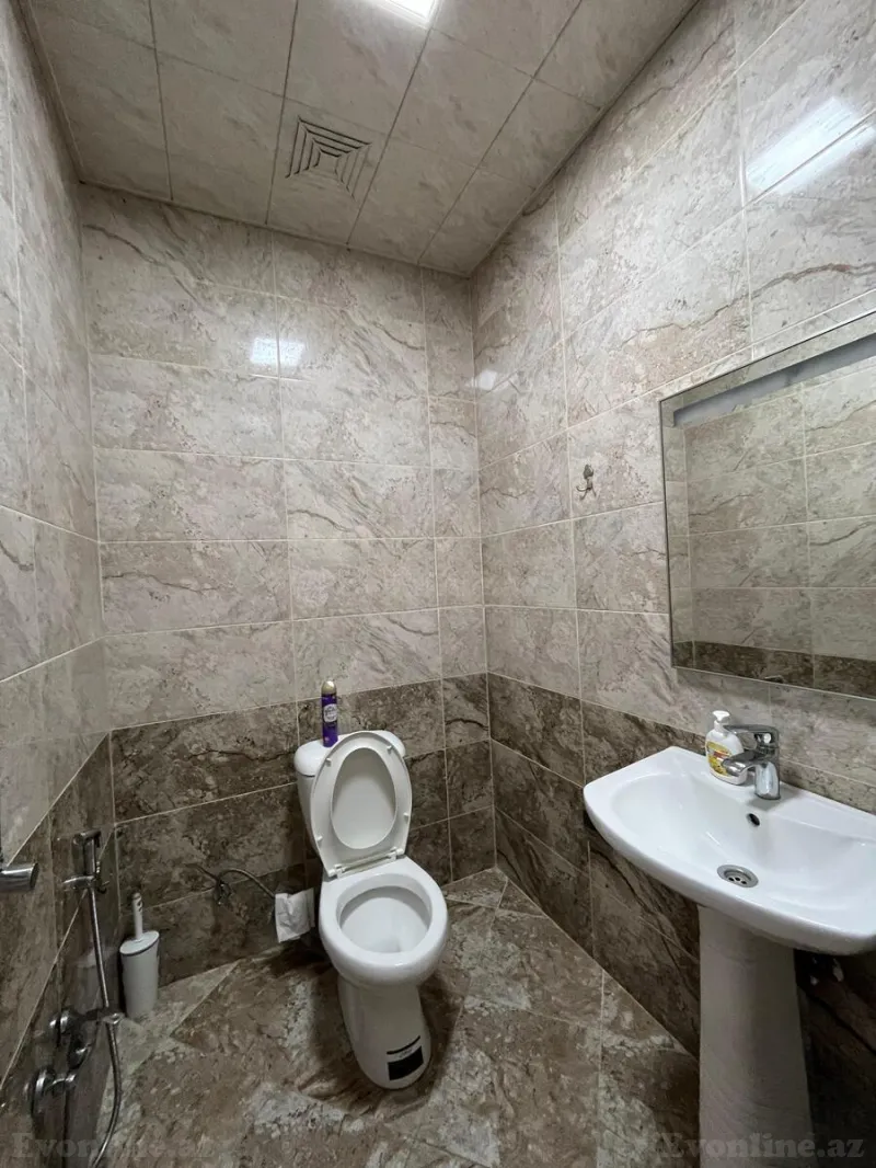 Kirayə verilir 3 otaqlı Mənzil Yeni tikili 155 m² İnşaatçılar m. - şəkil 23