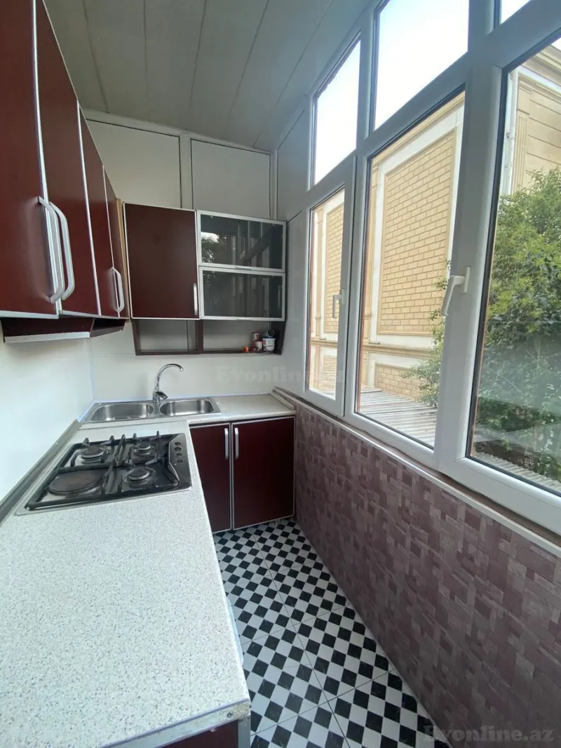 Satılır 2 otaqlı Mənzil Köhnə tikili 45 m² Memar Əcəmi m.