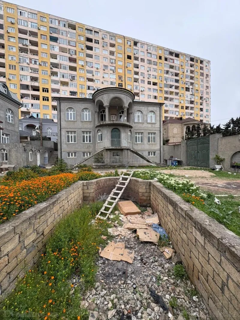 6 otaqlı Həyət evi 388 m² Xətai r. Satılır